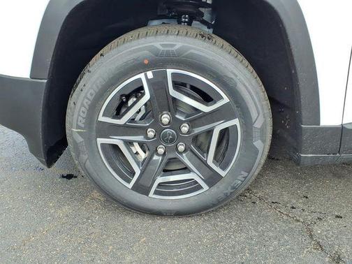 Bright White Clearcoat 2026 Jeep Cherokee Laredo