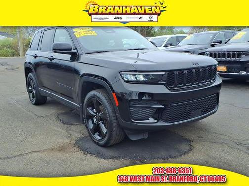Diamond Black Crystal Pearlcoat 2023 Jeep Grand Cherokee Altitude
