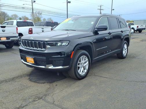 Diamond Black Crystal Pearlcoat 2023 Jeep Grand Cherokee L Laredo