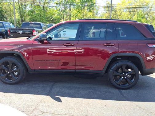 Velvet Red Pearlcoat 2023 Jeep Grand Cherokee Limited