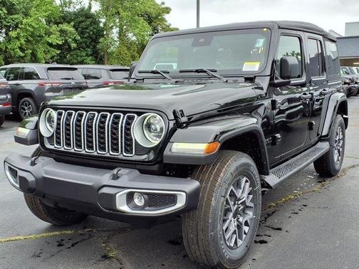 Black Clearcoat 2025 Jeep Wrangler Sahara