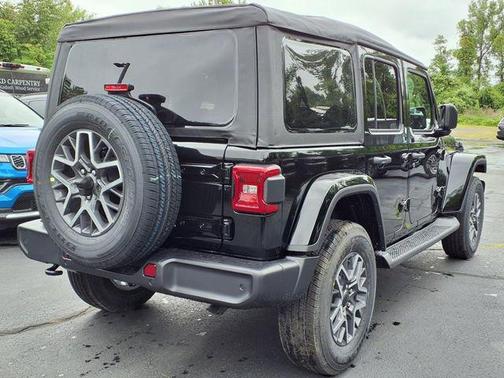 Black Clearcoat 2025 Jeep Wrangler Sahara