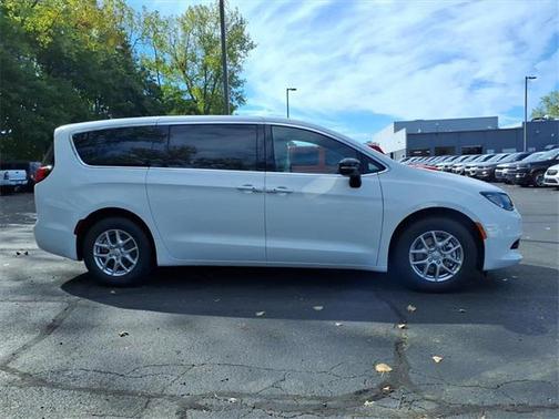 2026 Chrysler Voyager LX