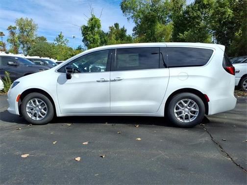 2026 Chrysler Voyager LX