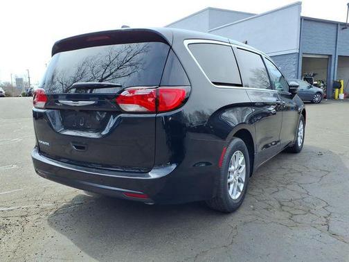 2026 Chrysler Voyager LX