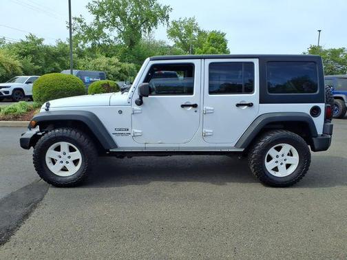 Bright White Clearcoat 2016 Jeep Wrangler Unlimited Sport