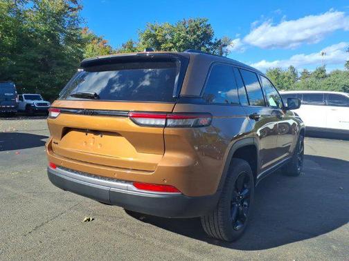 Copper Shino Metallic Clearcoat 2027 Jeep Grand Cherokee Limited