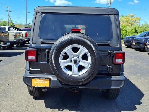 Black Clearcoat 2022 Jeep Wrangler Unlimited Sport
