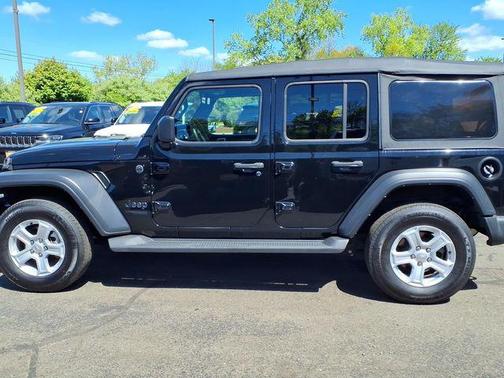 Black Clearcoat 2022 Jeep Wrangler Unlimited Sport