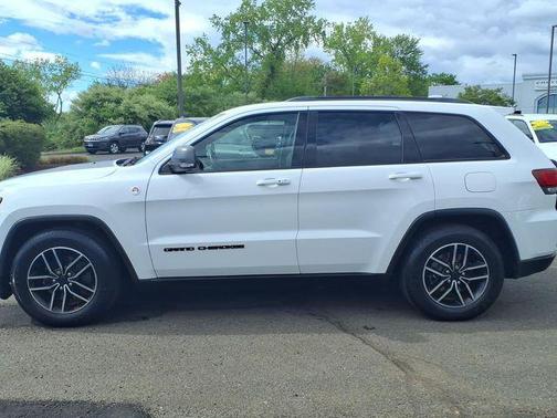 Bright White Clearcoat 2019 Jeep Grand Cherokee Trailhawk