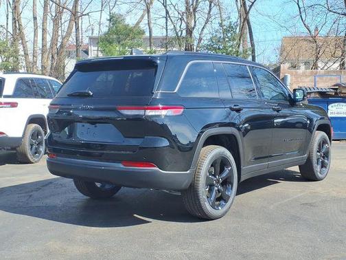 Diamond Black Crystal Pearlcoat 2026 Jeep Grand Cherokee Limited