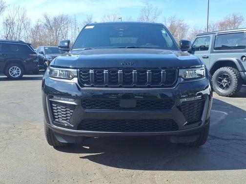 Diamond Black Crystal Pearlcoat 2026 Jeep Grand Cherokee Limited