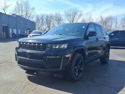 Diamond Black Crystal Pearlcoat 2026 Jeep Grand Cherokee Limited