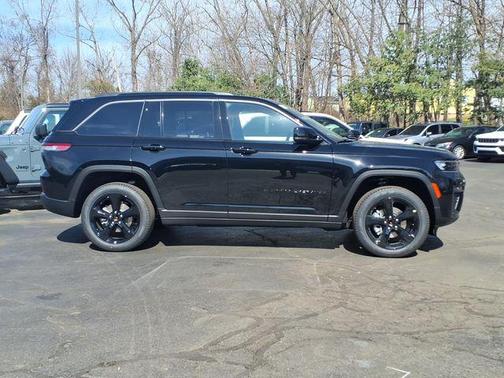 Diamond Black Crystal Pearlcoat 2026 Jeep Grand Cherokee Limited
