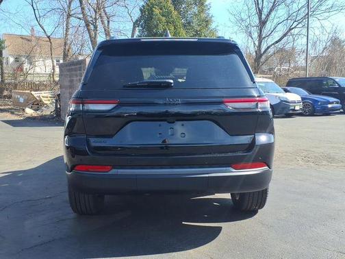 Diamond Black Crystal Pearlcoat 2026 Jeep Grand Cherokee Limited
