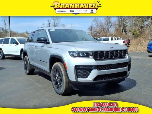 Silver Zynith 2026 Jeep Grand Cherokee Altitude