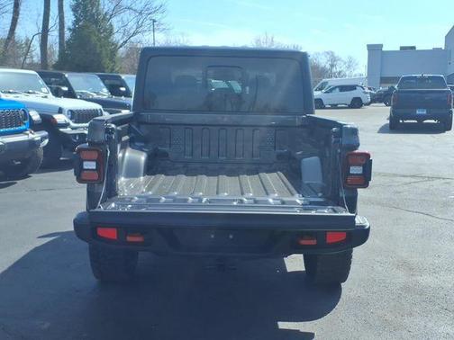granite crystal metallic clearcoat 2026 Jeep Gladiator Mojave