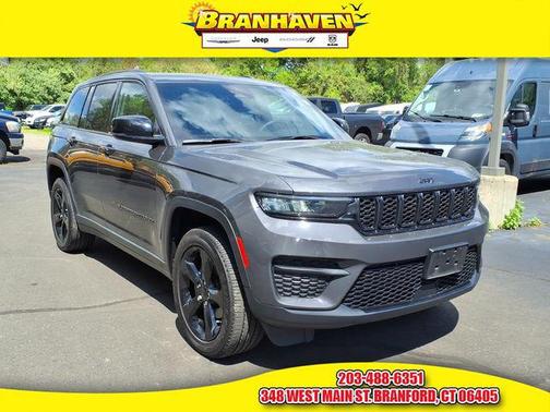 Baltic Gray Metallic Clearcoat 2023 Jeep Grand Cherokee Altitude