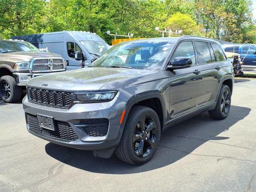 Baltic Gray Metallic Clearcoat 2023 Jeep Grand Cherokee Altitude