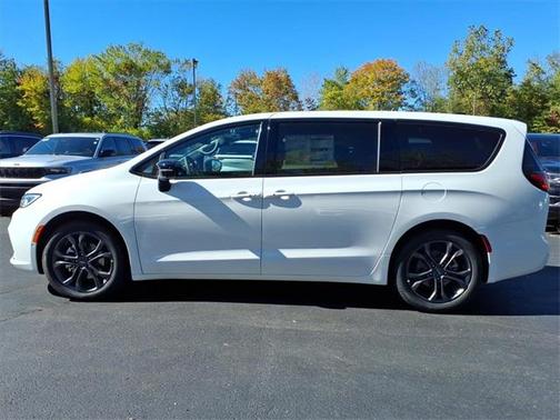 2026 Chrysler Pacifica L