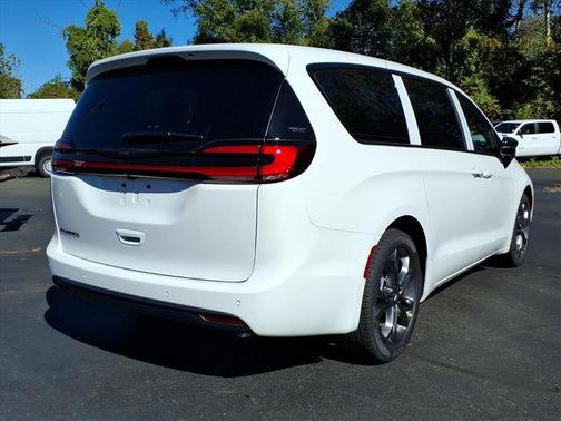 2026 Chrysler Pacifica L