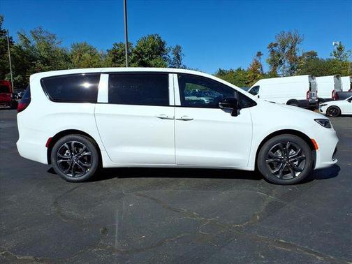 2026 Chrysler Pacifica L