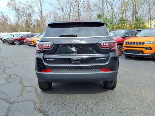 Diamond Black Crystal Pearlcoat 2026 Jeep Compass Limited