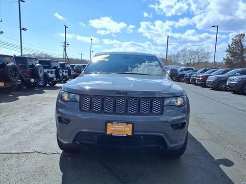 2022 Jeep Grand Cherokee Laredo