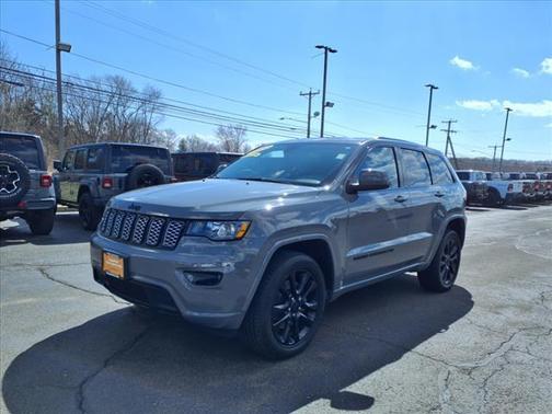 2022 Jeep Grand Cherokee Laredo