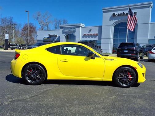 2017 Subaru BRZ Series.Yellow