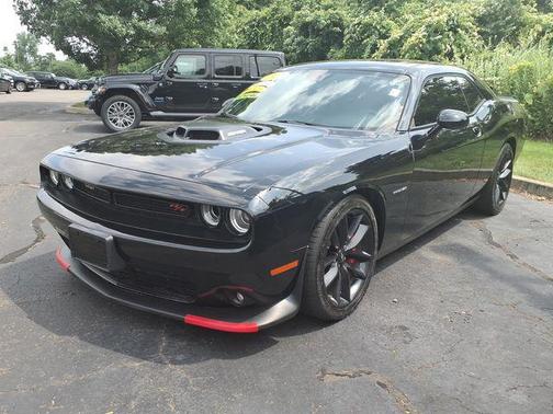 Pitch Black Clearcoat 2022 Dodge Challenger R/T