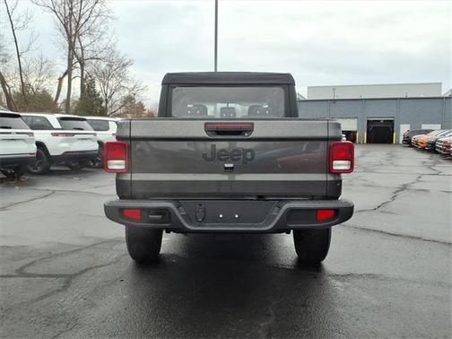 2026 Jeep Gladiator Sport
