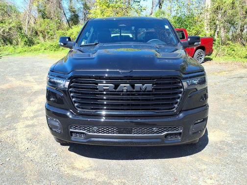 Diamond Black Crystal Pearlcoat 2026 RAM 1500 Laramie