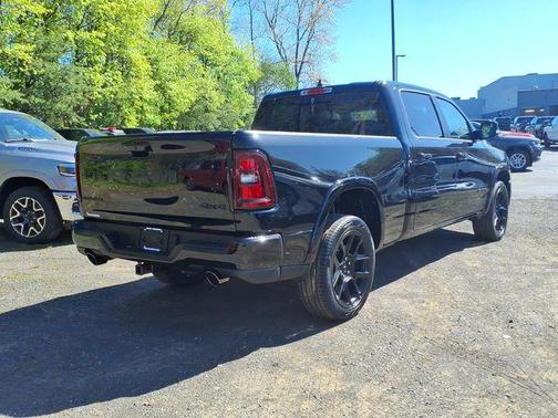 Diamond Black Crystal Pearlcoat 2026 RAM 1500 Laramie
