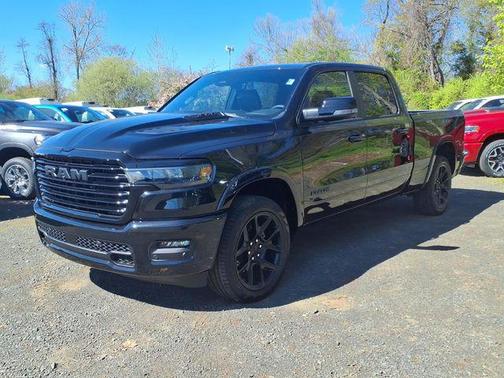 Diamond Black Crystal Pearlcoat 2026 RAM 1500 Laramie