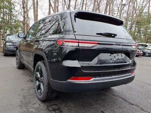 Diamond Black Crystal Pearlcoat 2026 Jeep Grand Cherokee Limited
