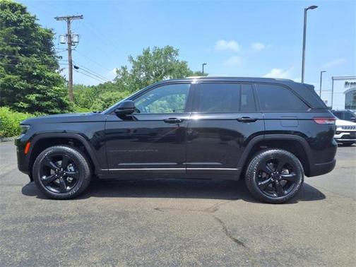 2022 Jeep Grand Cherokee Altitude