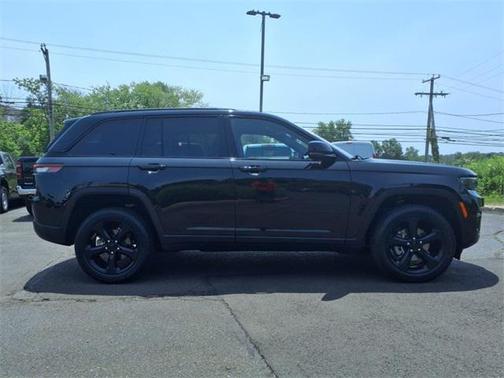 2022 Jeep Grand Cherokee Altitude