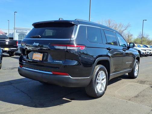 Diamond Black Crystal Pearlcoat 2023 Jeep Grand Cherokee L Laredo
