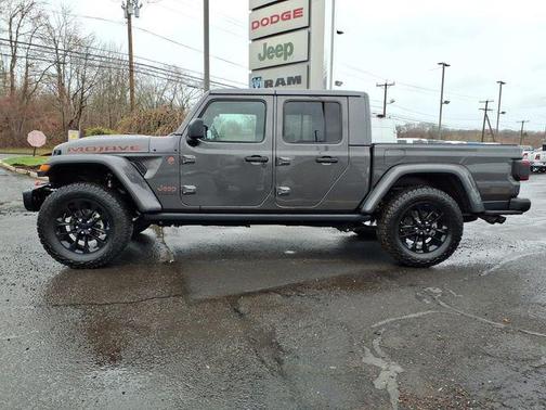 Granite Crystal Metallic Clearcoat 2024 Jeep Gladiator Mojave