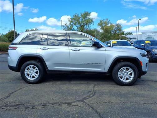 2023 Jeep Grand Cherokee Laredo