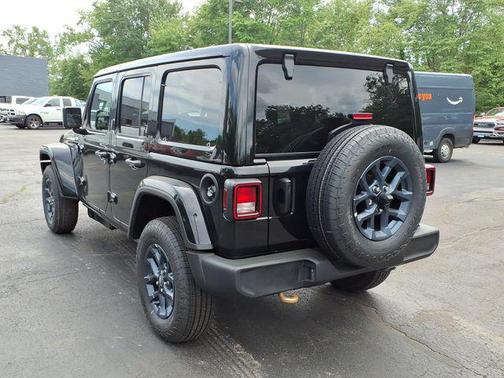 Black Clearcoat 2026 Jeep Wrangler Sport