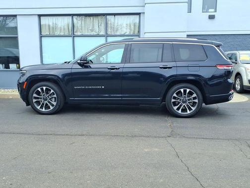 Midnight Sky 2023 Jeep Grand Cherokee L Overland