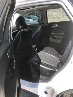 Photo 5 of 8 of 2017 Ford Edge SEL