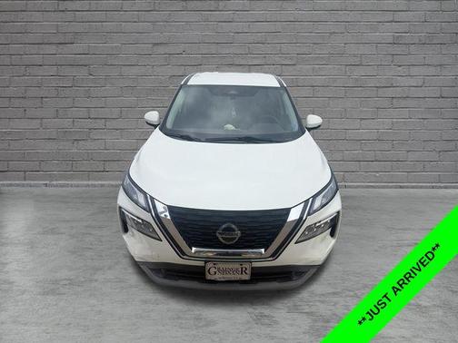 Pearl White Tricoat 2021 Nissan Rogue SV