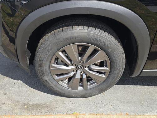 Super Black 2025 Nissan Pathfinder SV 4WD