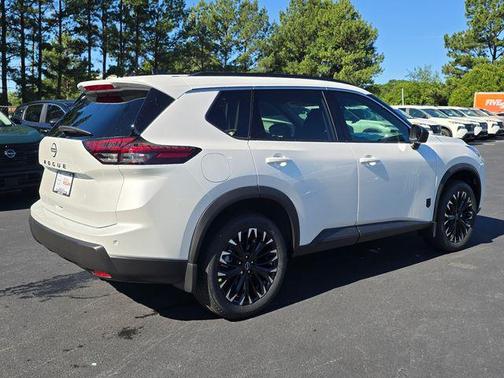 Everest White Pearl Tricoat 2026 Nissan Rogue Dark Armor