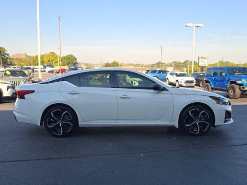 Super Black 2023 Nissan Altima SR Intelligent AWD