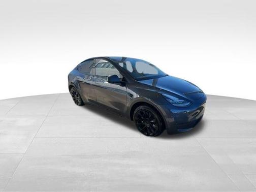 2022 Tesla Model Y Long Range Dual Motor All-Wheel Drive