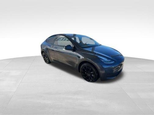 2022 Tesla Model Y Long Range Dual Motor All-Wheel Drive